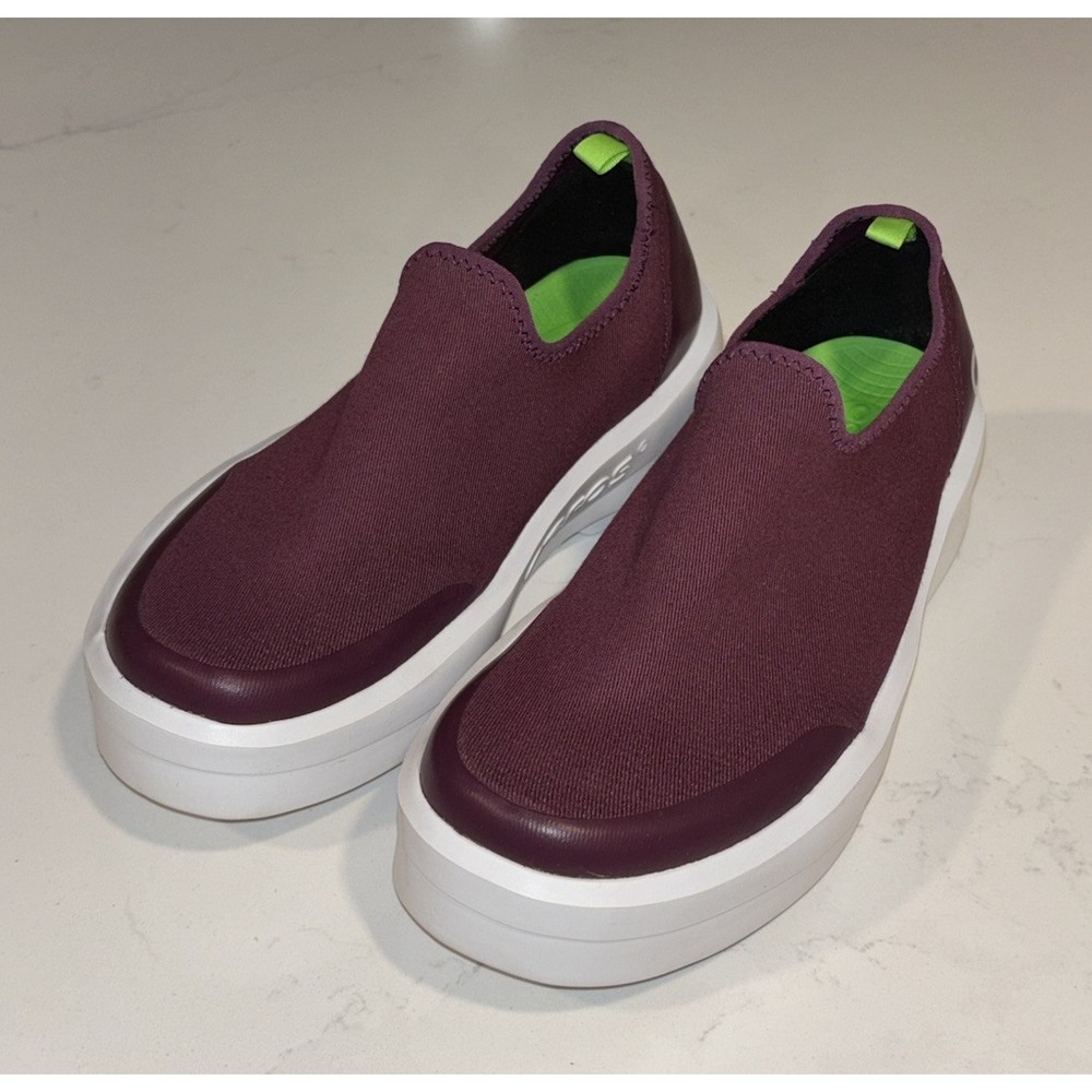 NWOB Oofos Oomg Low Women's Size 7 Slip On Shoes Maroon